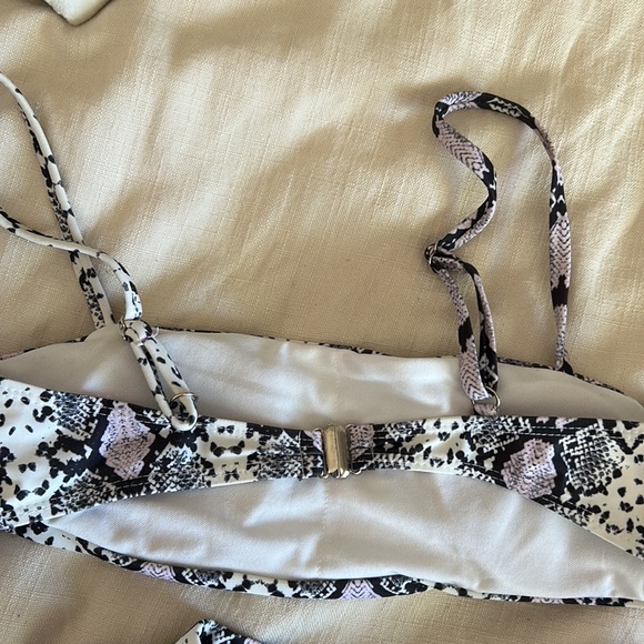 Bikini set. High waisted bottoms Top is adjustable & has removable padding. - Picture 3 of 5